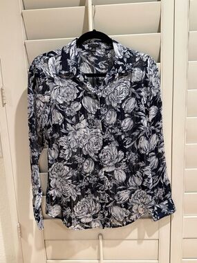 Ann Taylor Navy White Floral Button-Up Blouse - Size XS
